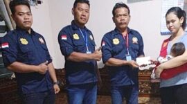 Ketua SISKOMPN Kediri Zainal Ikhsan Menyerahkan Donasi