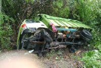 Evakuasi Korban Kecelakaan Tunggal oleh SISKOM-PN Lampung dan RM Simpang Raya AJO Bengkunat