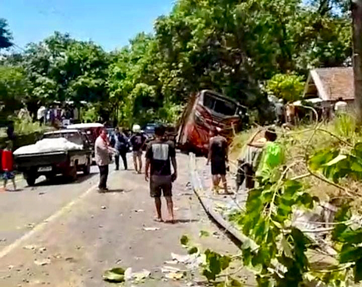 Di Duga Bus Pariwisata Tersebut Blong Rem