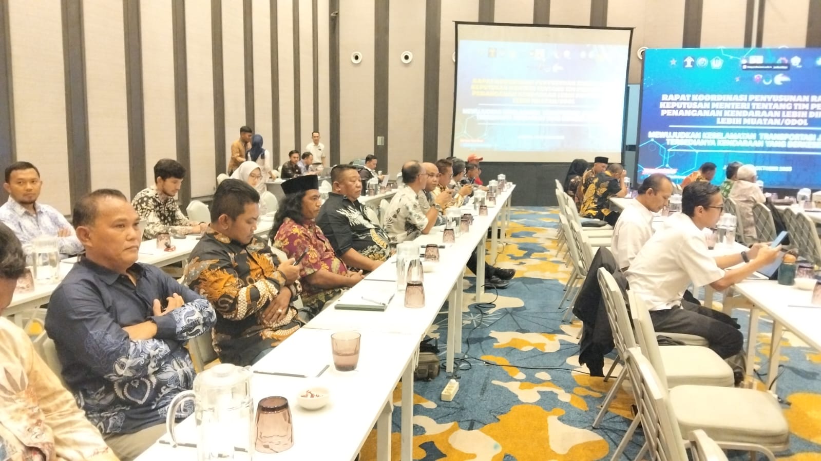 Rapat koordinasi Kemenhub bersama DPR dan pengemudi logistik, Jakarta 6 Oktober 2025