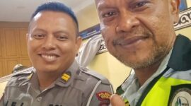 Kanit GAKUM Satlantas Polresta Cirebon, Iptu Mei Hadi Kusuma, Bersama Dedi Djunaidi pengurus SISKOM-PN Cirebon.