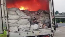 Tampak Api Menyala di dalam Box Armada 