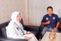 Lurah Kosambi Barat, Ibu Hj. Aal Laela Nur Aliyah, S.KM., M.IP., Bersama Sekretaris Ranting Kosambi Carba