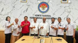 Penggiat Keselamatan Agung Kurniawan Kunjungan bersama perwakilan asosiasi pengusaha ke Komite Nasional Keselamatan Transportasi (KNKT) 