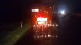 Solidaritas Pengemudi: Bondan Bantu Sopir Mogok di Tol Pemalang–Cirebon Saat Hujan Gerimis