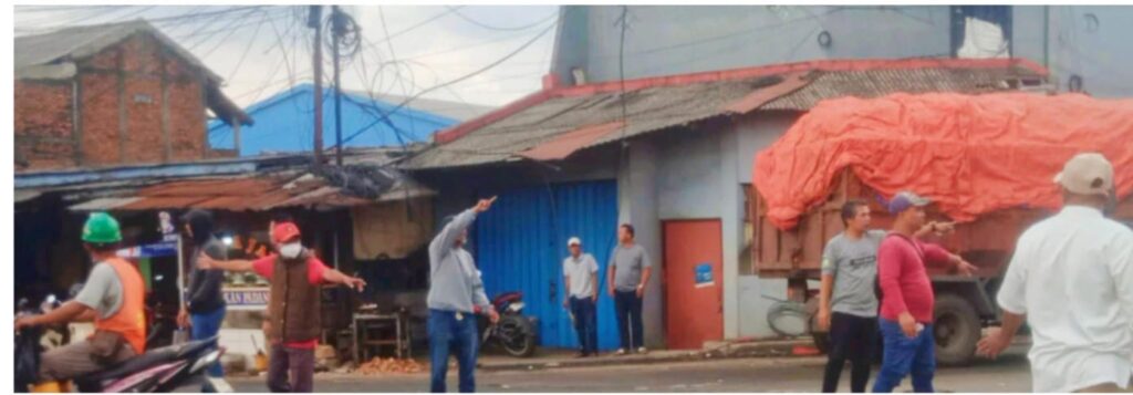 Pengaturan lalu lintas Cikiwul Bantar Gebang oleh SISKOM-PN