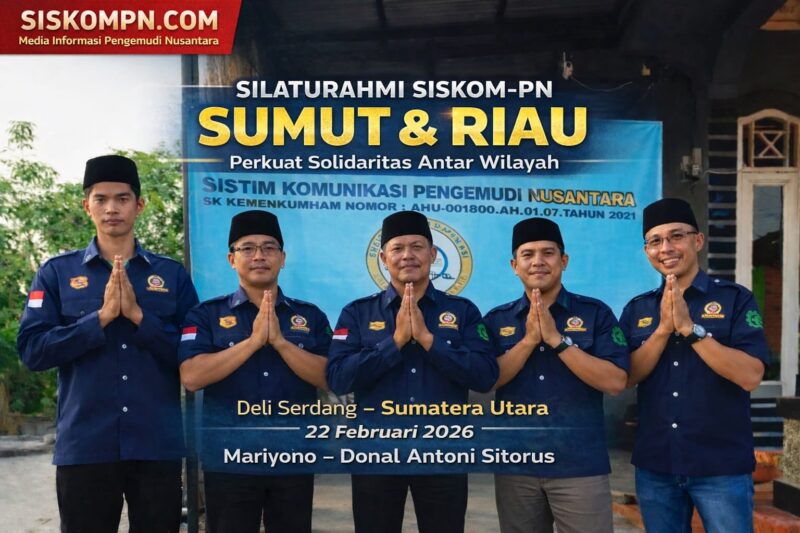 Pengurus SISKOM-PN Provinsi Sumatera Utara bersama perwakilan SISKOM-PN Provinsi Riau berfoto bersama usai kegiatan silaturahmi di Sekretariat SISKOM-PN Deli Serdang, Minggu (22/2/2026), dalam suasana hangat dan penuh kebersamaan.