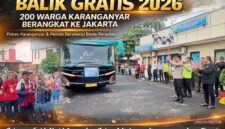 Kapolres Karanganyar AKBP Arman Sahti bersama Bupati Karanganyar Rober Christanto secara resmi melepas keberangkatan program balik gratis 2026 di halaman Mapolres. Keduanya menunjukkan sinergi kuat antara kepolisian dan pemerintah daerah dalam mendukung masyarakat perantau agar kembali bekerja dengan aman, nyaman, serta penuh harapan menuju Jakarta.