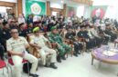 Penyerahan penghargaan tokoh budayawan nasional pada Festival Pencak Silat IPSI Cup VI di Gedung Juang Sukabumi