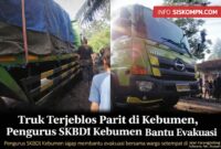 Truk angkutan semen masuk parit di Kebumen akibat rem terkunci, evakuasi dilakukan bersama warga