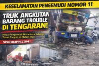 Mitra Pengemudi Nusantara Salatiga bersama mekanik membantu perbaikan truk yang mengalami kendala mesin di wilayah Tengaran, Kabupaten Semarang.