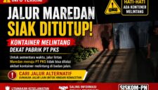 jalur Maredan Siak ditutup akibat kontainer melintang dekat PT PKS, arus lalu lintas terhambat malam hari