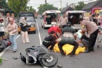 kecelakaan maut di nganjuk motor terlindas truk
