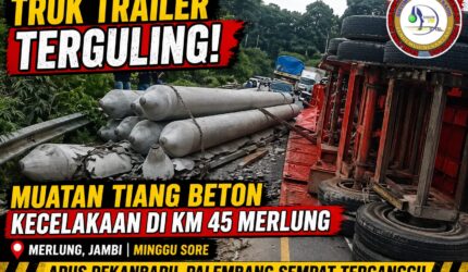 Insiden truk muatan beton terguling hingga menutup badan jalan di merlung jambi