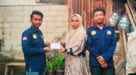 SISKOM-PN Jakarta Barat menyerahkan donasi kepada keluarga almarhum Ketua Tarono sebagai bentuk solidaritas anggota di Cengkareng, 29 April 2026.