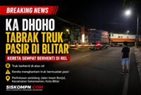 Kereta Api Dhoho menabrak truk bermuatan pasir di perlintasan sebidang Jalan Imam Bonjol, Kota Blitar. Truk sempat berhenti di atas rel hingga menyebabkan kereta berhenti di lokasi kejadian.