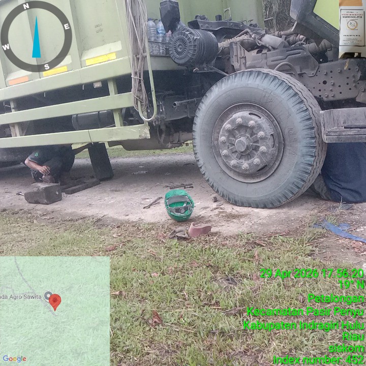 proses perbaikan truk Indragiri Hulu Riau bagian bawah kendaraan mengganti bushing body set depan dan belakang di lokasi lapangan