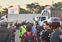 Kecelakaan ini merenggut nyawa dua pengendara sepeda motor berinisial A dan LN di lokasi kejadian.