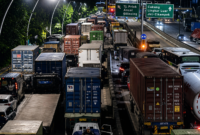 Kondisi lalu lintas padat menuju Pelabuhan Tanjung Priok pada malam hari